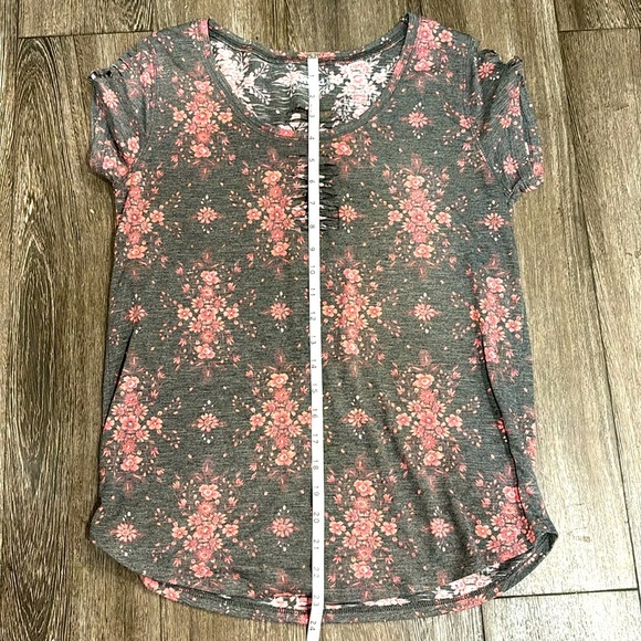 Women’s Mudd Size Large floral short sleeve top (NWOT) - Picture 4 of 5